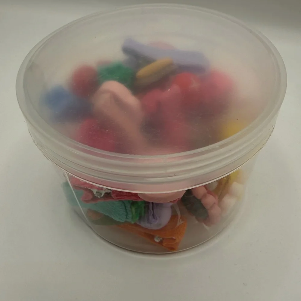 1 jar of small cute hair clips NiP